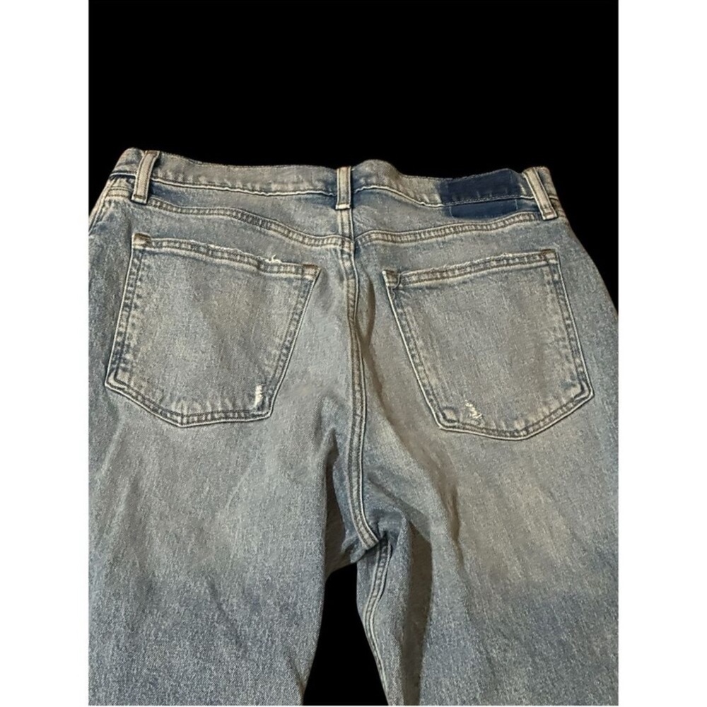 Abercrombie 90's ultra high rise straight 14
32 light wash curve love - Picture 4 of 9